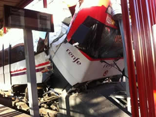 Imatge del tren accidentat a Mataró (Foto: Abel Coll)