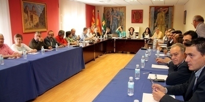 Els alcaldes de la Franja, reunits a Mequinensa l'1 de juny, van defensar el català. (Foto: ACN)
